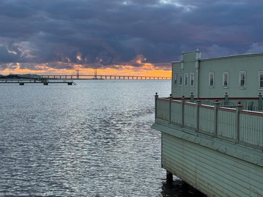 A building on a dock overlooking a body of water

AI-generated content may be incorrect.